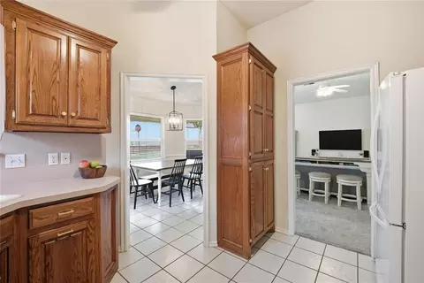 Entry Way - 705 Cactus Ct, Yukon, OK 73099 photo 2 of 2