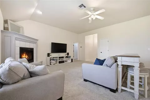 Living - 705 Cactus Ct, Yukon, OK 73099 photo 4 of 4