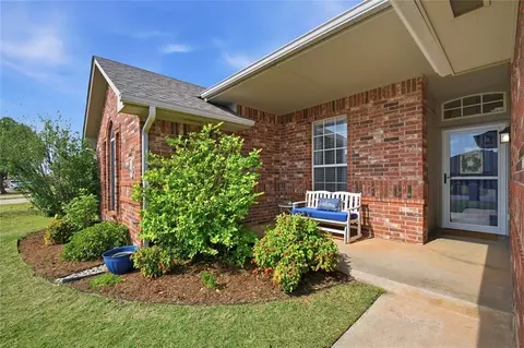 Exterior - 705 Cactus Ct, Yukon, OK 73099 photo 3 of 4