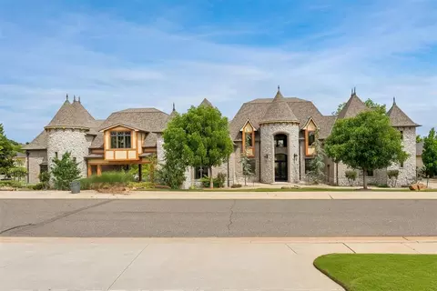 4616 Lake Front Dr, Edmond, OK 73034