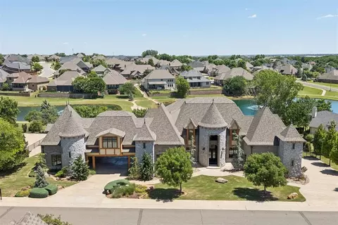4616 Lake Front Dr, Edmond, OK 73034