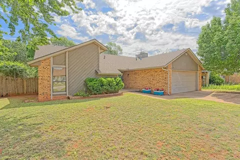Exterior - 508 Crestview, Edmond, OK 73012 photo 2 of 5