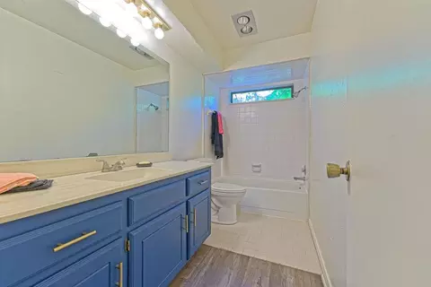 Bath - 508 Crestview, Edmond, OK 73012 photo 3 of 4