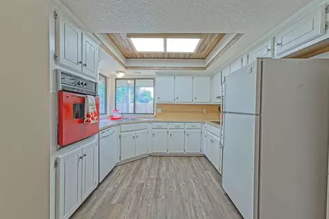 Kitchen - 508 Crestview, Edmond, OK 73012 photo 1 of 2