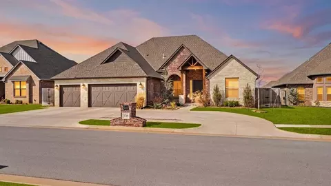5705 Gold Stone Ct, Mustang, OK 73064