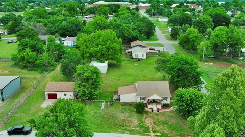 701 W Comanche Ave, Rush Springs, OK 73082