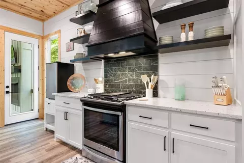 Kitchen - 178 Penner Rd, Broken Bow, OK 74728 photo 5 of 7
