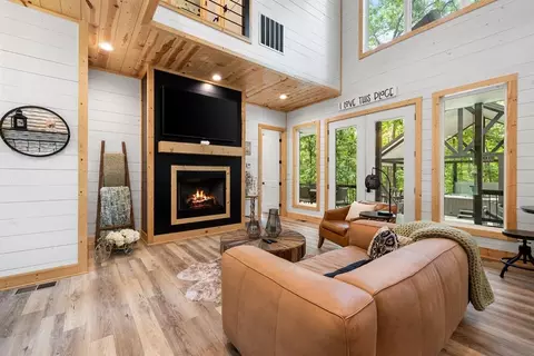 Living - 178 Penner Rd, Broken Bow, OK 74728 photo 4 of 6