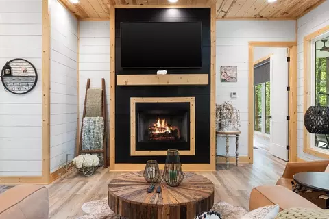 Living - 178 Penner Rd, Broken Bow, OK 74728 photo 3 of 6