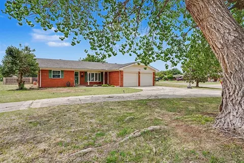 324 Cameron Dr, Altus, OK 73521