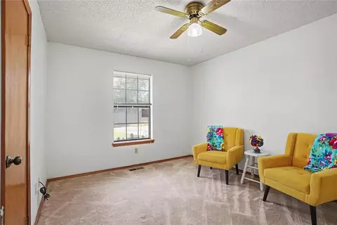 Bedroom - 305 Mallard Cir, Altus, OK 73521 photo 3 of 4