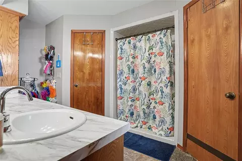 Bath - 305 Mallard Cir, Altus, OK 73521 photo 1 of 4