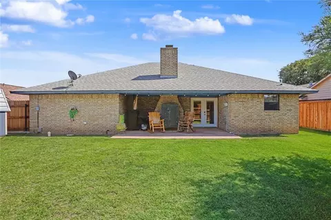 Exterior - 305 Mallard Cir, Altus, OK 73521 photo 3 of 4