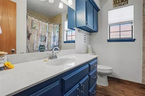 Bath - 305 Mallard Cir, Altus, OK 73521 photo 3 of 4
