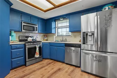 Kitchen - 305 Mallard Cir, Altus, OK 73521 photo 4 of 7