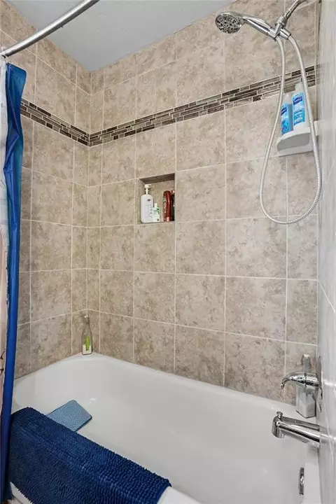 Bath - 305 Mallard Cir, Altus, OK 73521 photo 4 of 4
