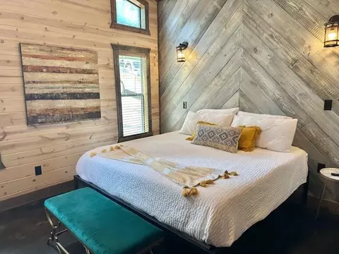 Bedroom - 46 Oak Spring Cir, Broken Bow, OK 74728 photo 1 of 5