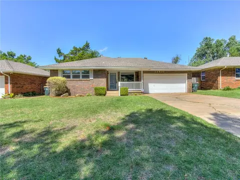 10833 N Utica Dr, The Village, OK 73120