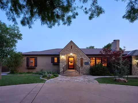 1802 Coventry Ln, Nichols Hills, OK 73120