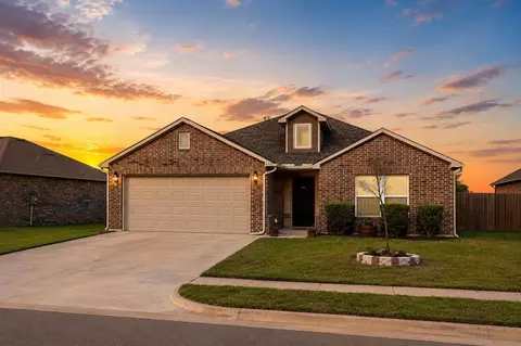 548 SE Fox Den Dr, Newcastle, OK 73065