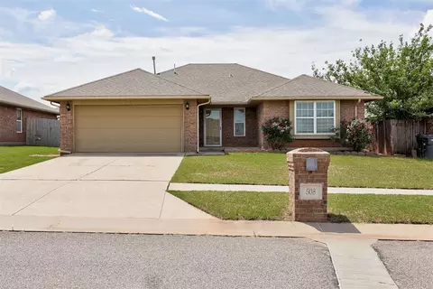 508 Manhattan Dr, Moore, OK 73160