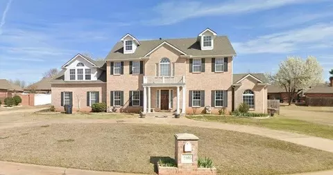 2405 SW 113th Ter, Moore, OK 73170