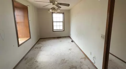 Bedroom - 18486 E 1270 Rd, Sayre, OK 73662 photo 2 of 2