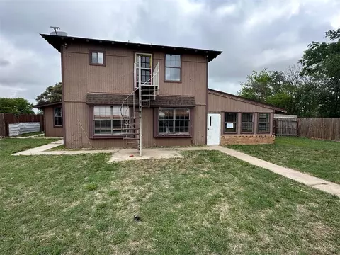 Exterior - 18486 E 1270 Rd, Sayre, OK 73662 photo 2 of 5