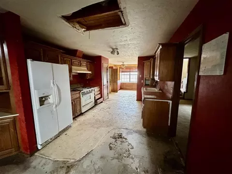 Kitchen - 18486 E 1270 Rd, Sayre, OK 73662 photo 1 of 1