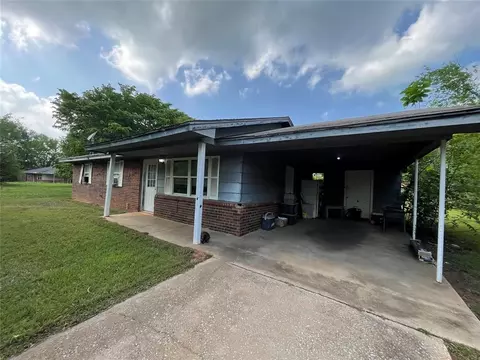 1906 E 7th Cir, Shawnee, OK 74801