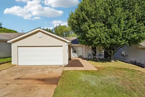 2420 Hunting Horse Trl, Norman, OK 73071