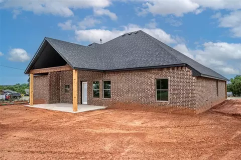 Exterior - 1111 Bridgeview Ln, Tuttle, OK 73089 photo 4 of 5