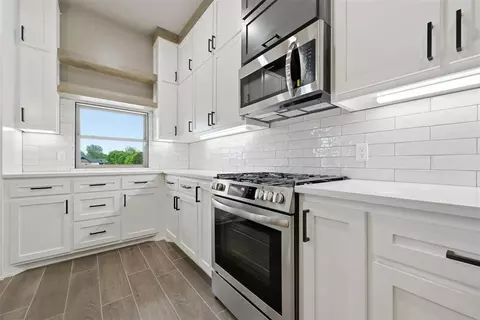 Kitchen - 1111 Bridgeview Ln, Tuttle, OK 73089 photo 4 of 4