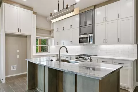 Kitchen - 1111 Bridgeview Ln, Tuttle, OK 73089 photo 2 of 4