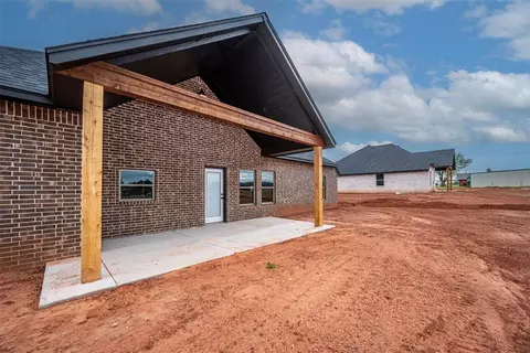 Exterior - 1111 Bridgeview Ln, Tuttle, OK 73089 photo 5 of 5