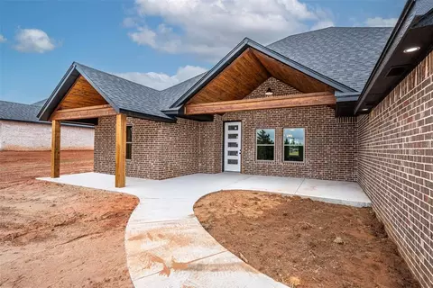 Exterior - 1111 Bridgeview Ln, Tuttle, OK 73089 photo 3 of 5