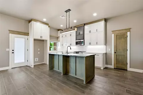Kitchen - 1111 Bridgeview Ln, Tuttle, OK 73089 photo 1 of 4