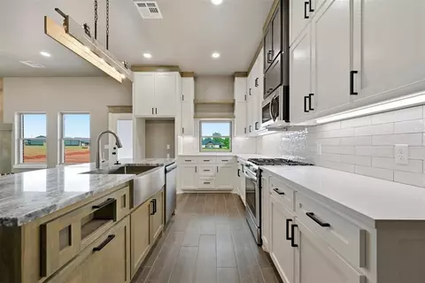 Kitchen - 1111 Bridgeview Ln, Tuttle, OK 73089 photo 3 of 4