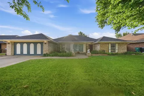 10208 Durham Dr, Oklahoma City, OK 73162