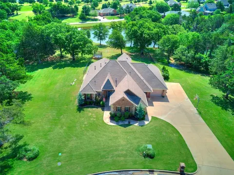 5627 Cimarron Mnr, Guthrie, OK 73044