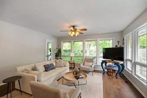 Living - 714 Long Cir, Norman, OK 73071 photo 2 of 6