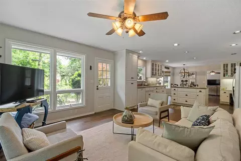Living - 714 Long Cir, Norman, OK 73071 photo 3 of 6