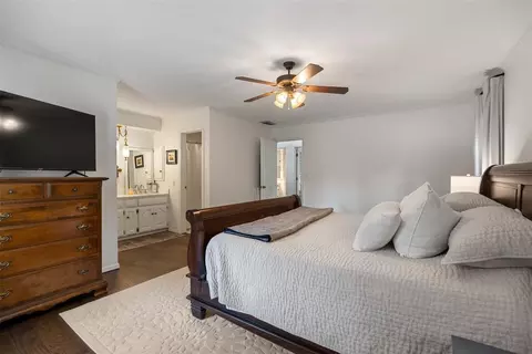Bedroom - 714 Long Cir, Norman, OK 73071 photo 5 of 8