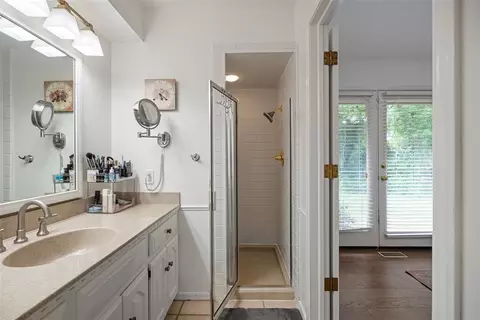Bath - 714 Long Cir, Norman, OK 73071 photo 1 of 5