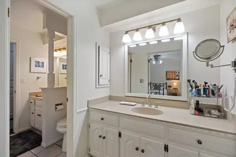 Bath - 714 Long Cir, Norman, OK 73071 photo 2 of 5