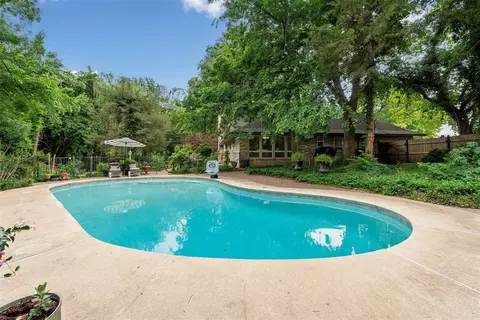 Exterior - 714 Long Cir, Norman, OK 73071 photo 6 of 11