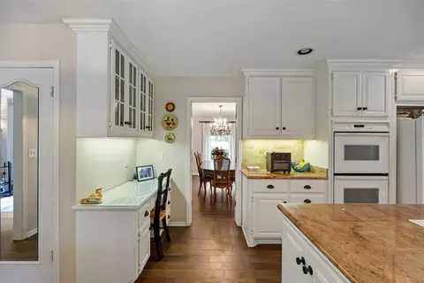 Kitchen - 714 Long Cir, Norman, OK 73071 photo 2 of 4