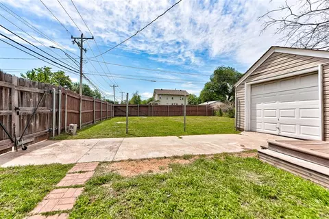 Exterior - 134 E Himes St, Norman, OK 73069 photo 3 of 5