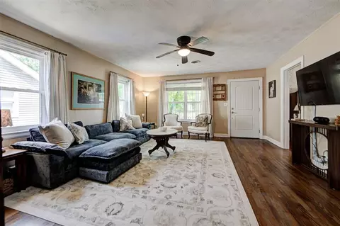 Living - 134 E Himes St, Norman, OK 73069 photo 3 of 9
