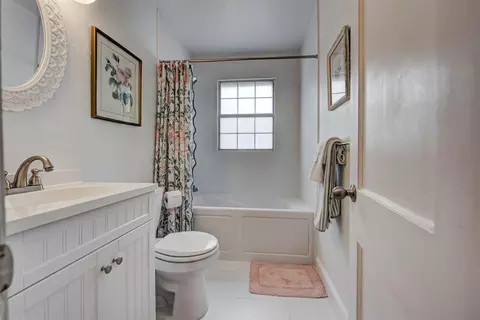 Bath - 134 E Himes St, Norman, OK 73069 photo 3 of 4
